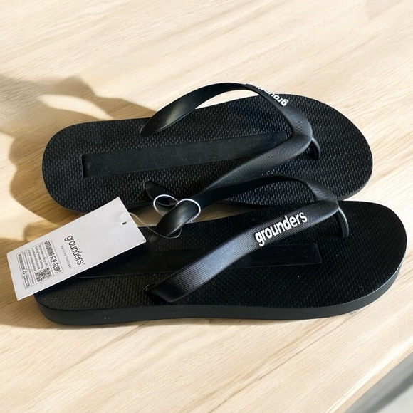 Earthling Grounders Black Grounding Flip Flops Size 9 NWT Casual Shower Shoes - Picture 5 of 7